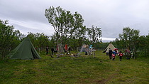 Friluftscampen avsluttes og alle turiorienterer ned til bygda Govat/foto: Charles Petterson