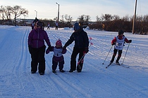 Ivrige deltakere på skikarusellen som ble arrangert samtidig.  Sini Marja Kristiina Rasmus