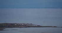 Nesseby havn fra Aldon. Bugøynes oppe til høyre i bildet.  Foto: Charles Petterson. 