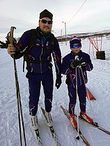 Årets rennleder fra NIF Jørn Opdahl her med sønnen Arian. Foto: Sagat