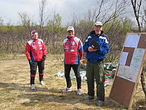 Tre sentrale personer innen orientering i Nord-Varanger. Eilif i midten.  Foto/govvat: Charles Petterson